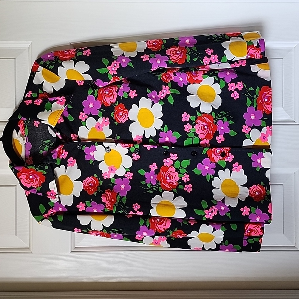 Vintage bright floral button down with dagger collar